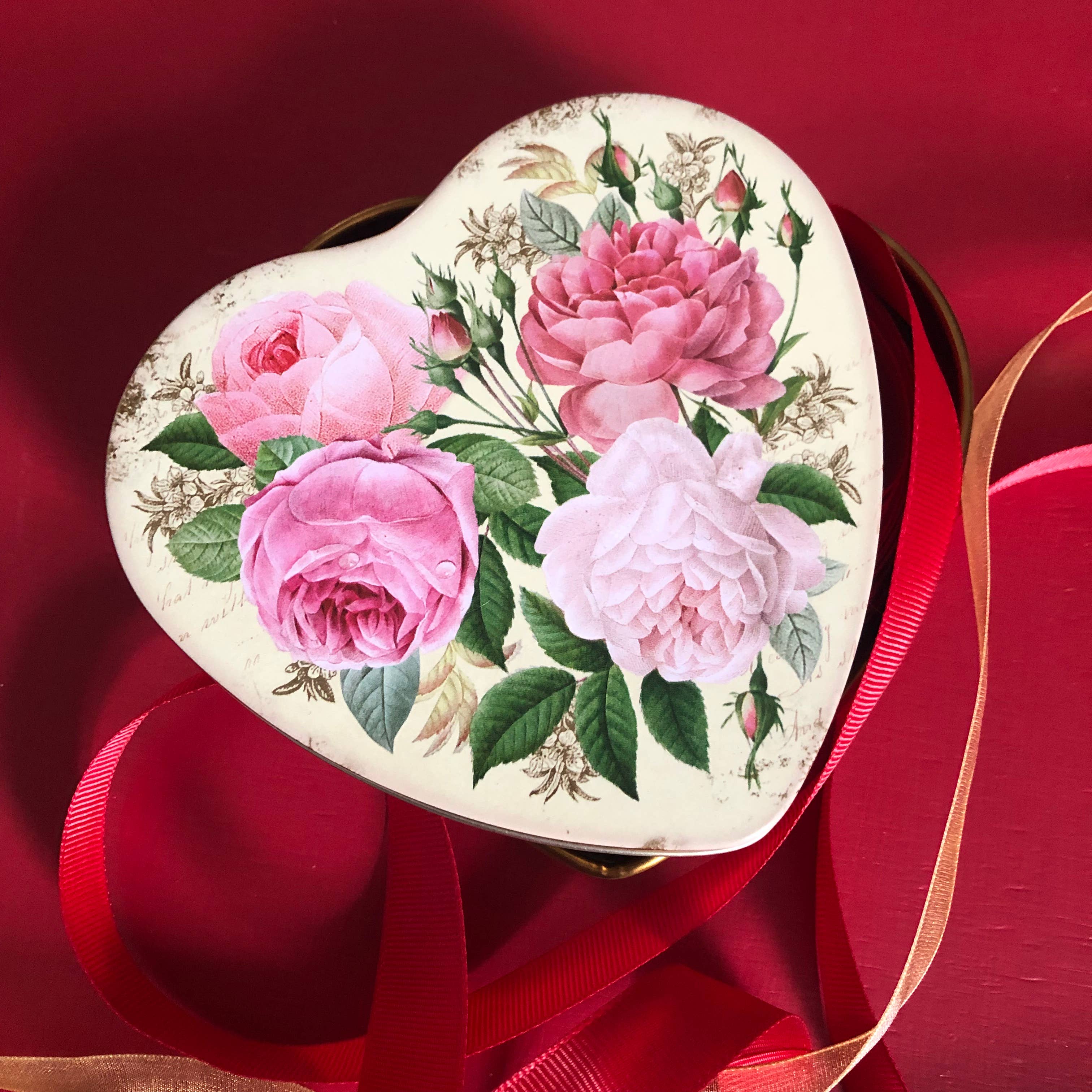 Nostalgia  Roses Heart Tin ~ Peppermint Creams