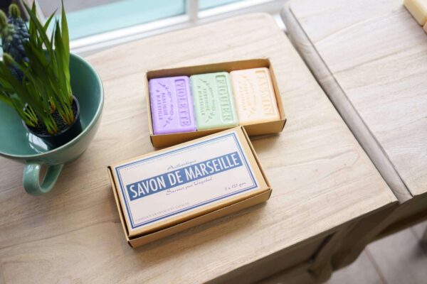 Savon-de-marseille-soap-bar-violette-jasmine-lavender-fig-gift-box-nest-living